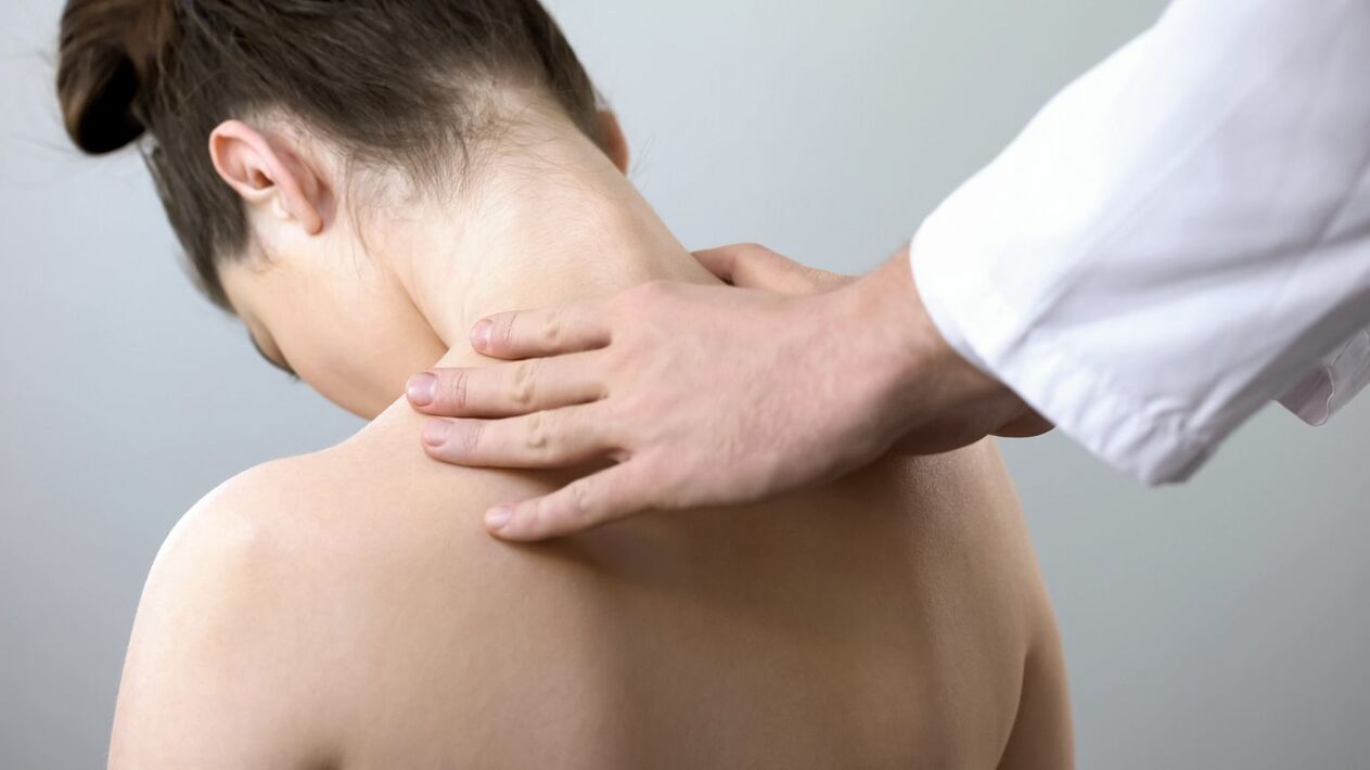 Examen du cou avec ostéochondrose